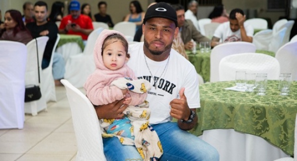 Wesley marca duas vezes e amplia vantagem na artilharia