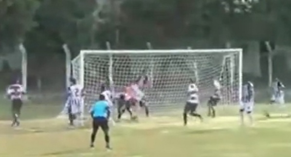 Queiroz marca e Vila Nova traz vantagem para o jogo da volta contra o Arcoense