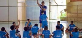 Muito além do futebol: Projeto Dínamo Lobinho ensina valores por meio de atividades lúdicas