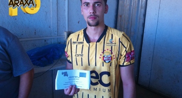 João Vitor não passa em branco e marca mais um